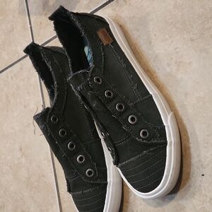 Blowfish brand canvas no lace sneakers